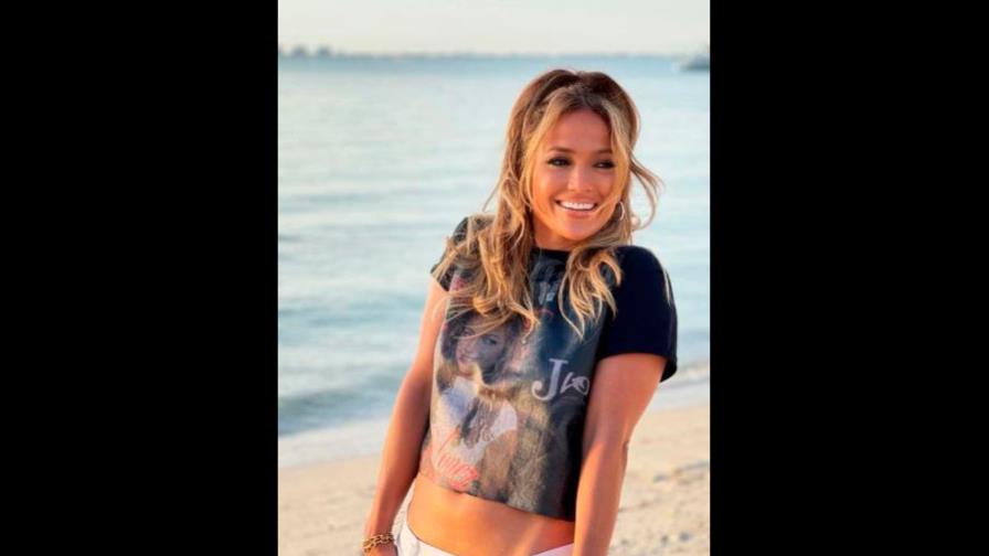 Luce espléndida siguiendo la rutina de belleza de JLo Luce espléndida siguiendo la rutina de belleza de JLo