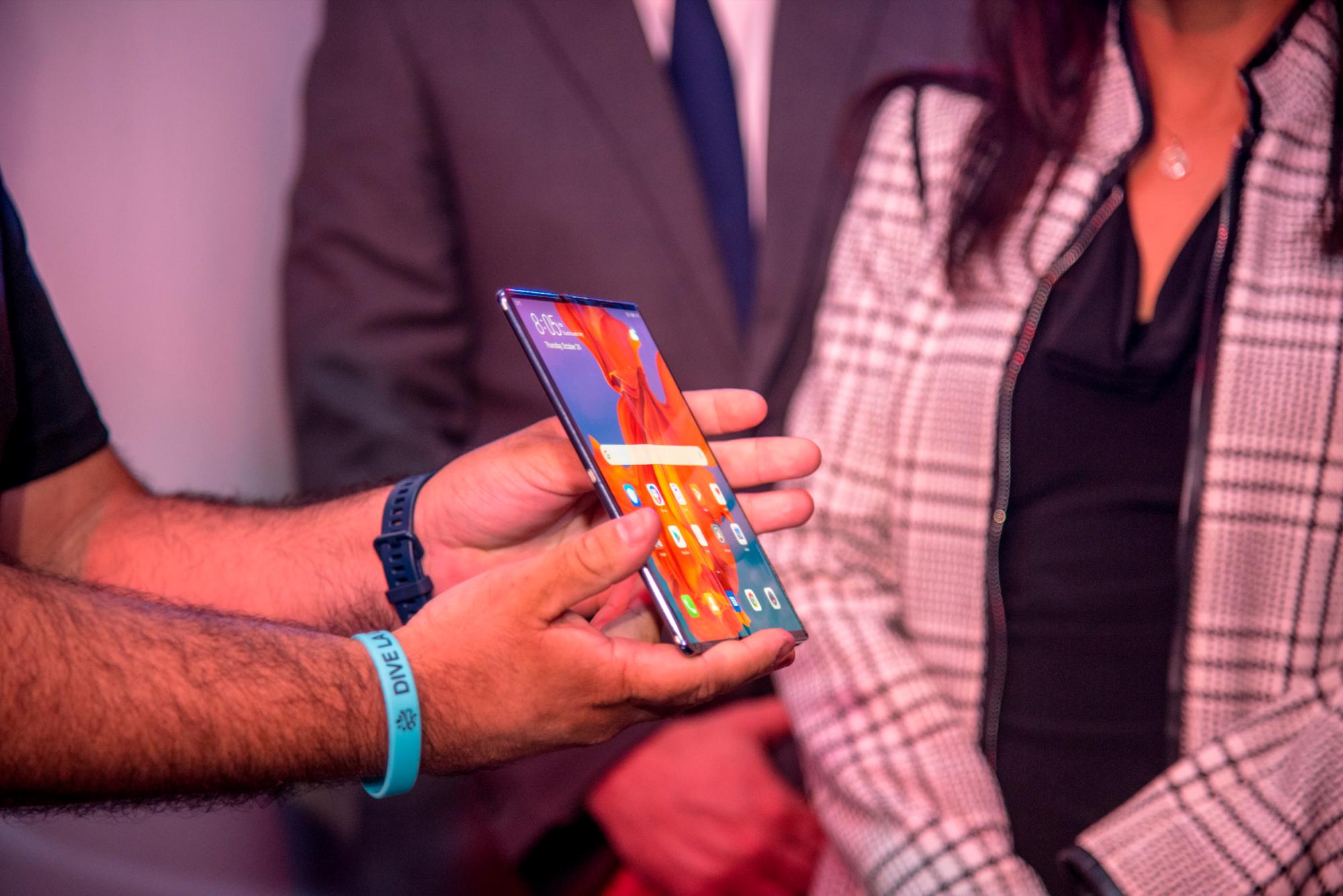 El público apreció la tecnología de primera mano.