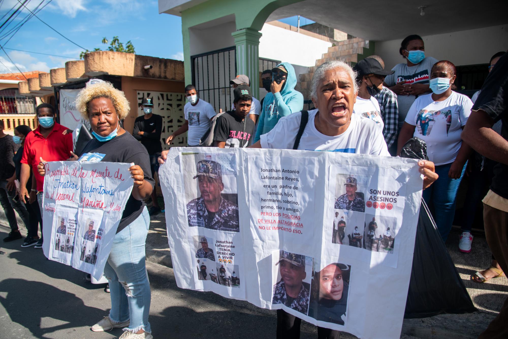 Los familiares de Jonathan Lafontaine, un joven que presuntamente murió a manos de la policía en 2020, también estuvieron presente en la manifestación (Foto: Juan Miguel Peña)