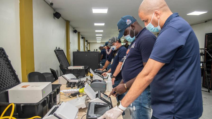 Castaños pone a raya a técnicos que clonan escáneres para elecciones