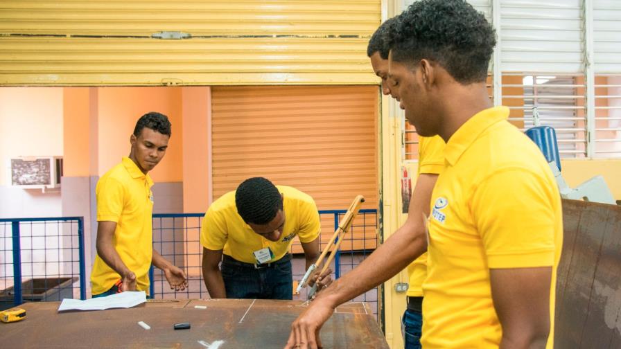 Estudiantes de Infotep competirán en torneo internacional