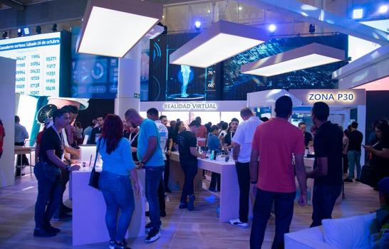 Fanáticos de la tecnología disfrutan de las novedades en ClaroTec 2019 