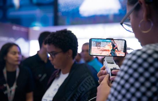 Fanáticos de la tecnología disfrutan de las novedades en ClaroTec 2019 