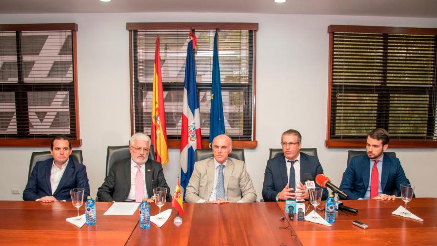 Universidades de España amplían la oferta de estudios a alumnos dominicanos Universidades de España amplían la oferta de estudios a alumnos dominicanos