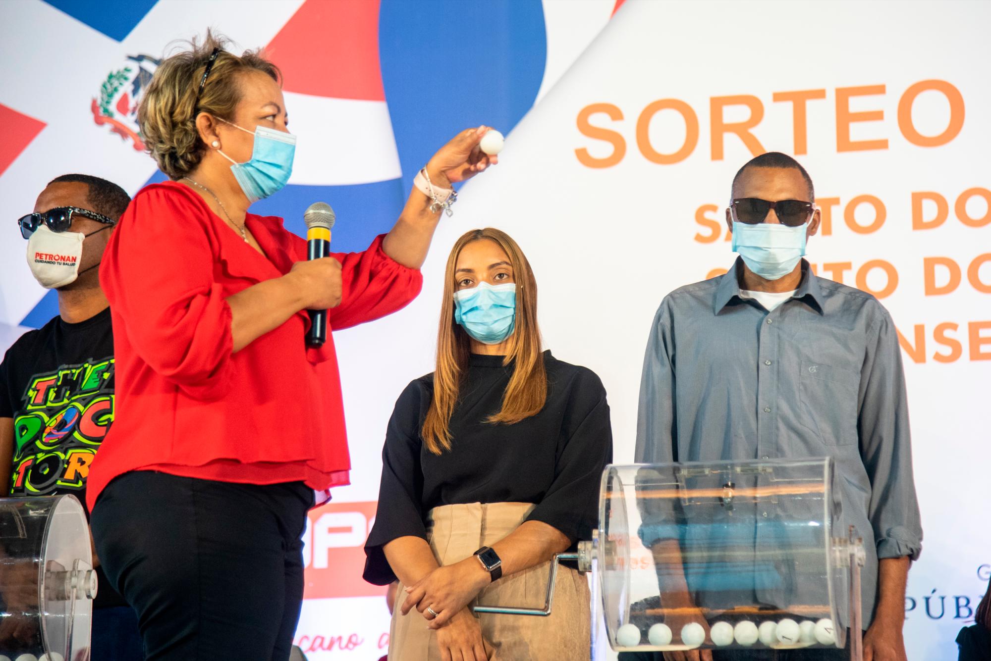 Personas no viodentes sacaban los bolos