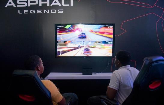 Fanáticos de la tecnología disfrutan de las novedades en ClaroTec 2019 