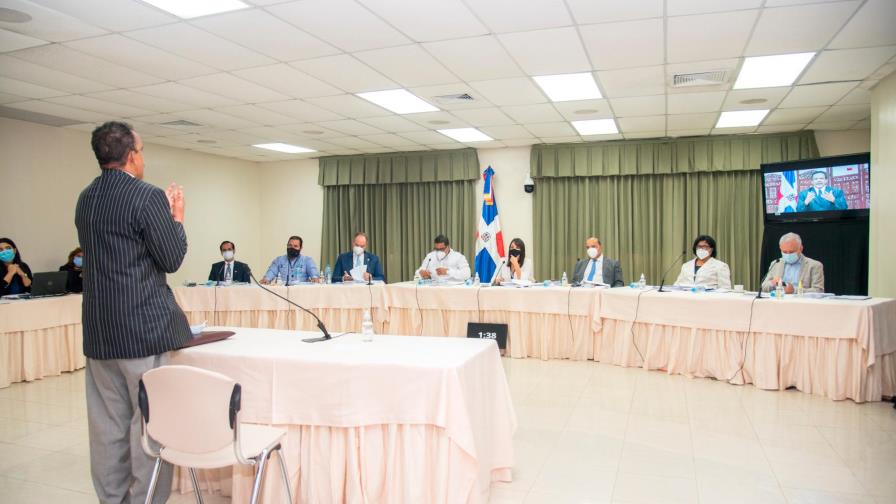 Llegan turnos de Román Jáquez y Eddy Olivares para aspirar a la JCE 
Llegan turnos   de Román Jáquez  y Eddy Olivares  