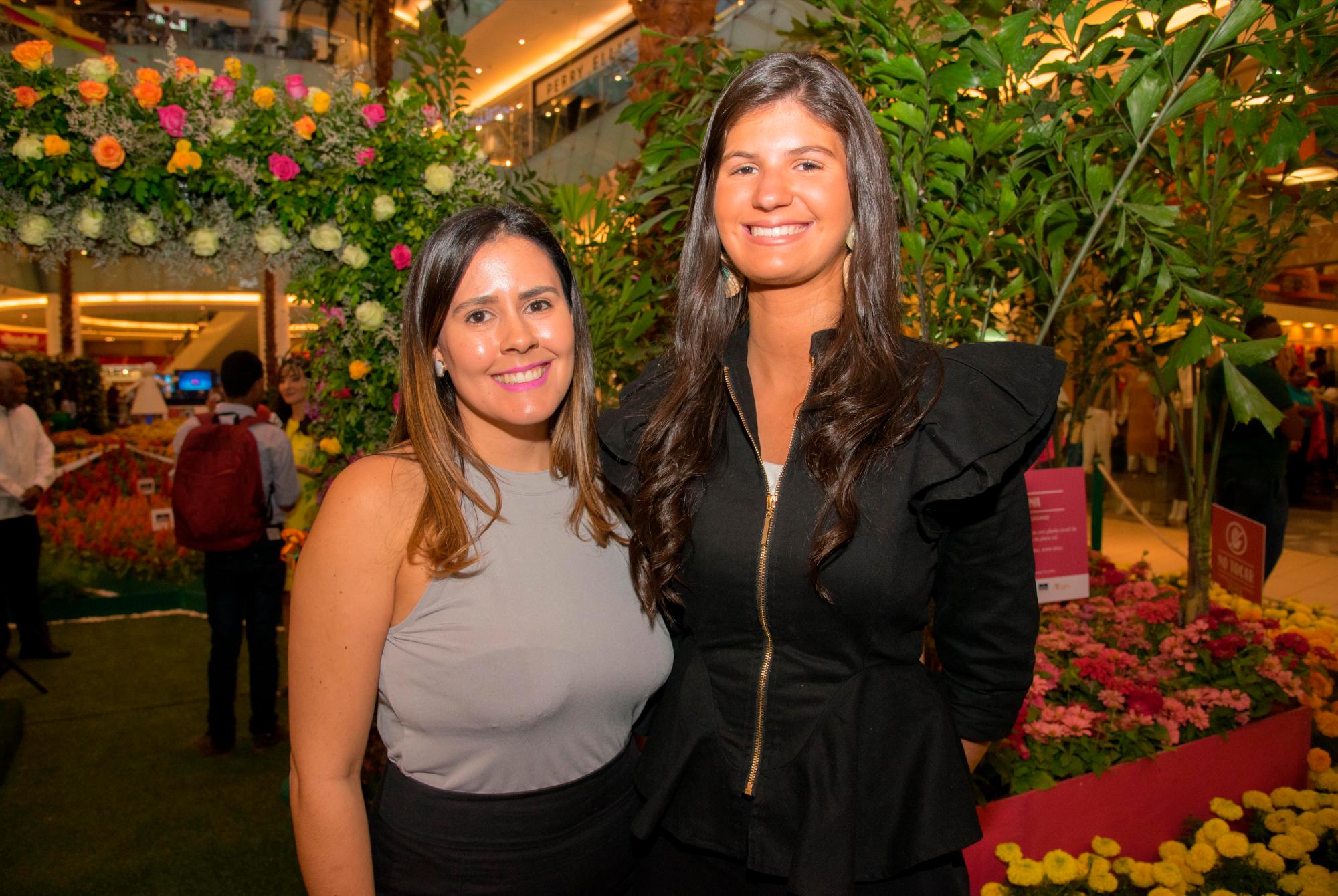 Isabella Bezzotti  y Jennifer Elías 