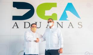 Empresa dona a la Dirección de Aduanas equipo que escanea 100 contenedores por hora