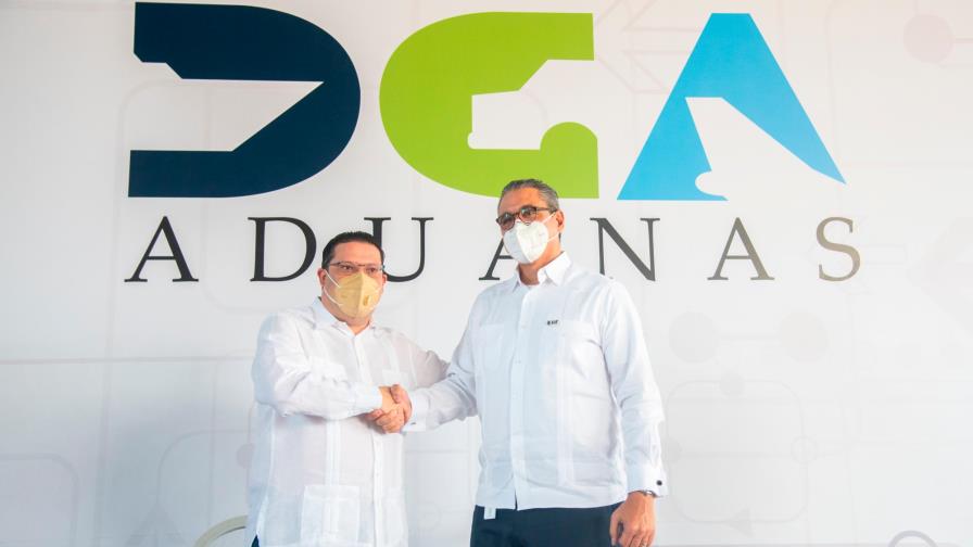 Empresa dona a la Dirección de Aduanas equipo que escanea 100 contenedores por hora