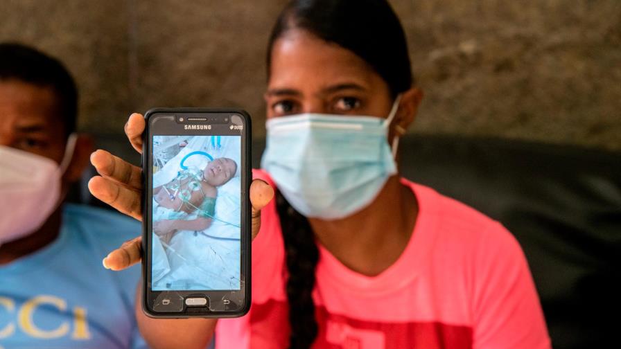 Padres de niño que padece de microcefalia piden ayuda 