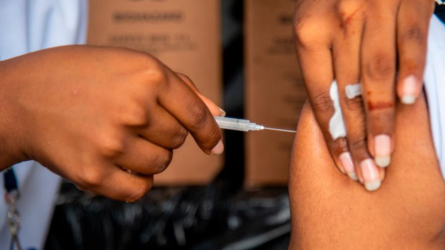 A seis meses del plan, Salud irá casa por casa tras los que faltan por vacunarse contra el COVID-19