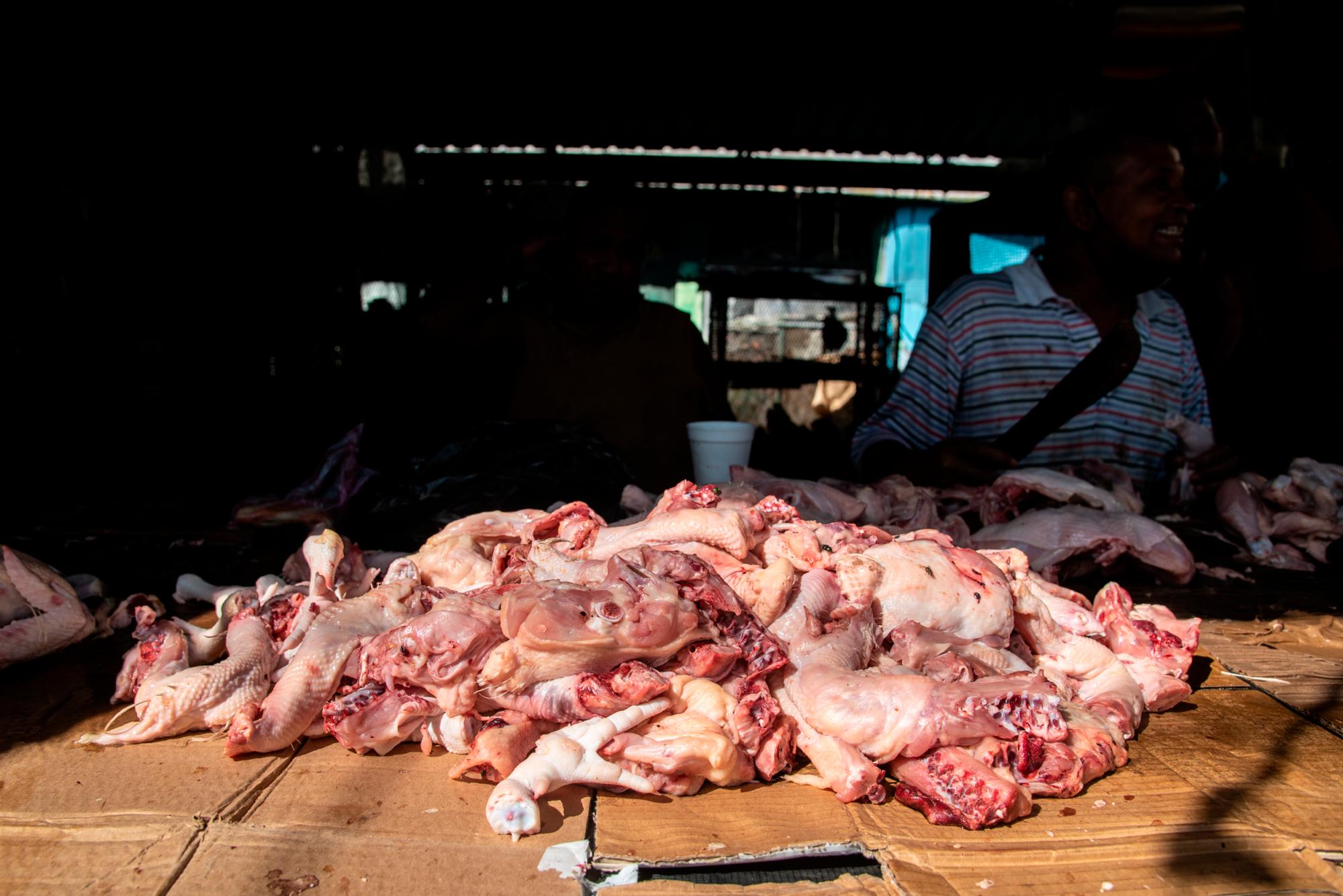 La llamada carne “pico y pala”  abundaba en puestos de ventas.