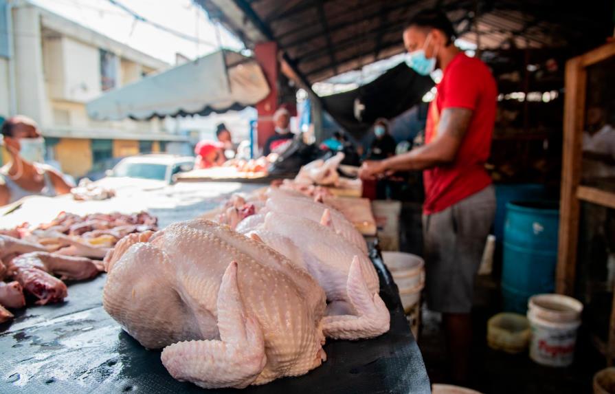 Escasez de pollo es una realidad;  clientes solo encuentran “patas, cocotes, mollejas y asaduras”