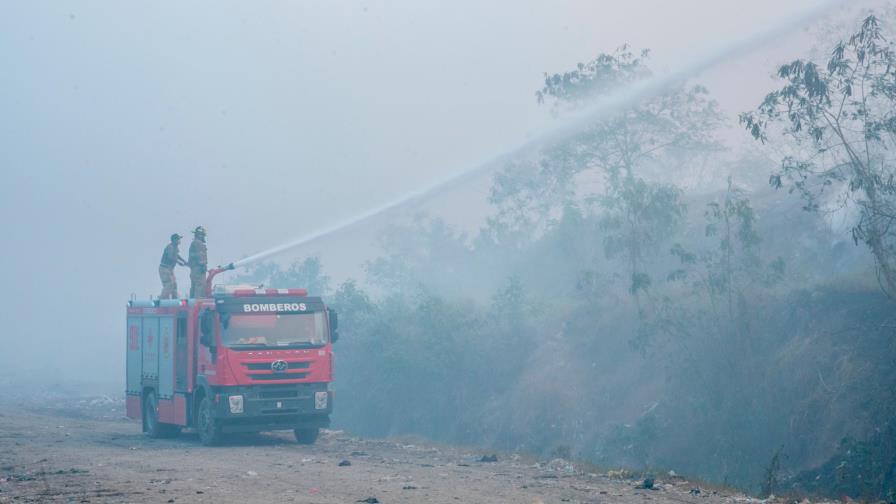 Montalvo asegura fuego en Duquesa está “controlado” y se trabaja en dos focos puntuales