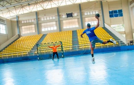 Balonmano aspira a crecer con mejores instalaciones para atletas