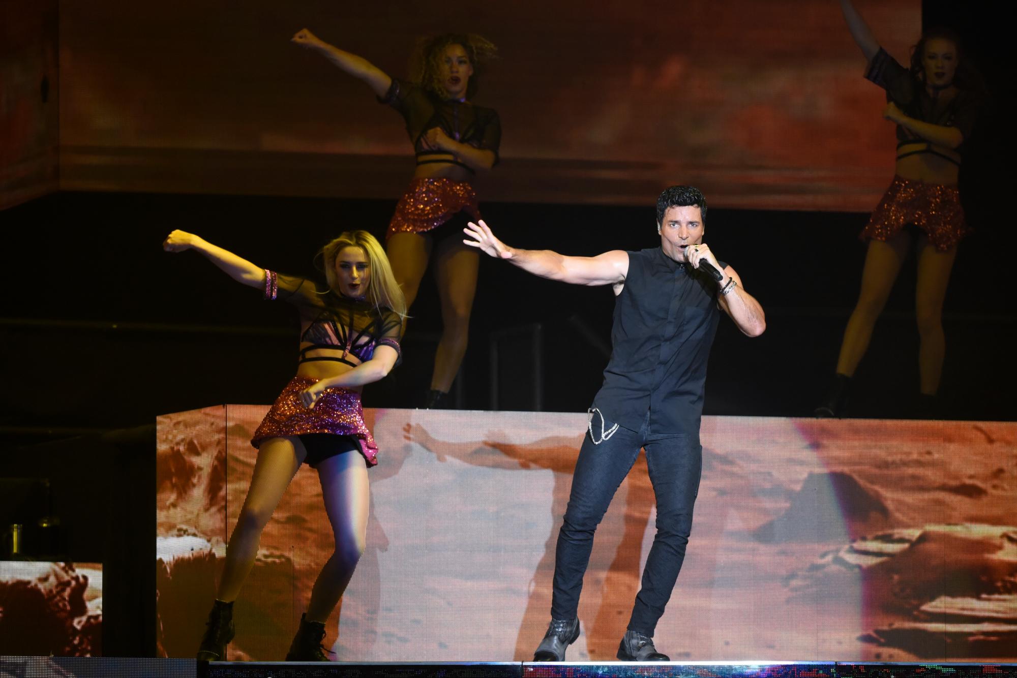 Junto a sus bailarines, ejecutó unas coreografías que no desperdiciaban ni un ritmo de cada una de las canciones.