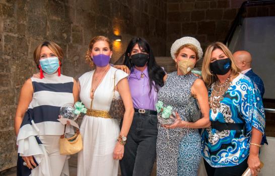 Giannina Azar presenta colección primavera-verano 2021