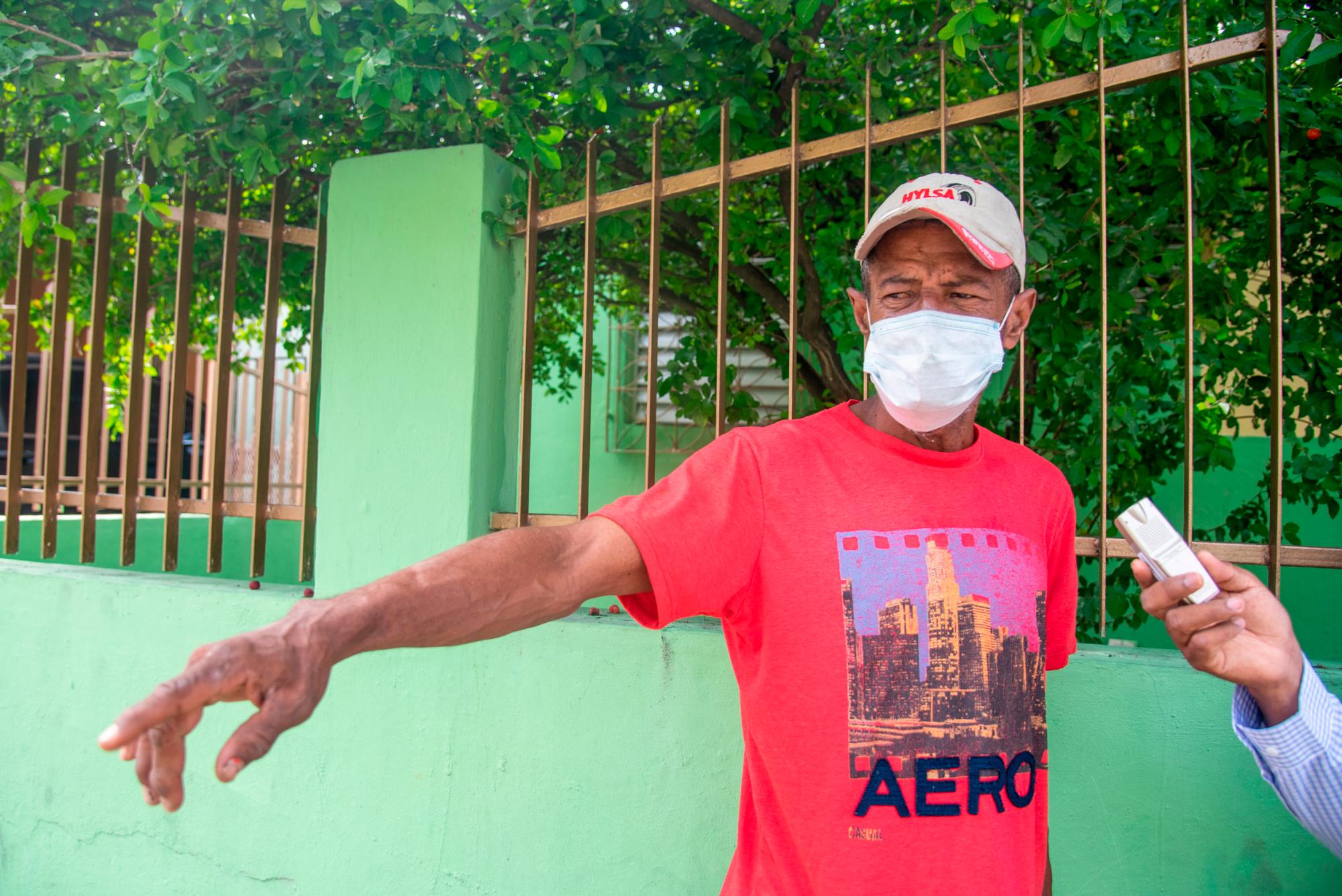 Domingo Antonio Lantigua, residente frente al problema