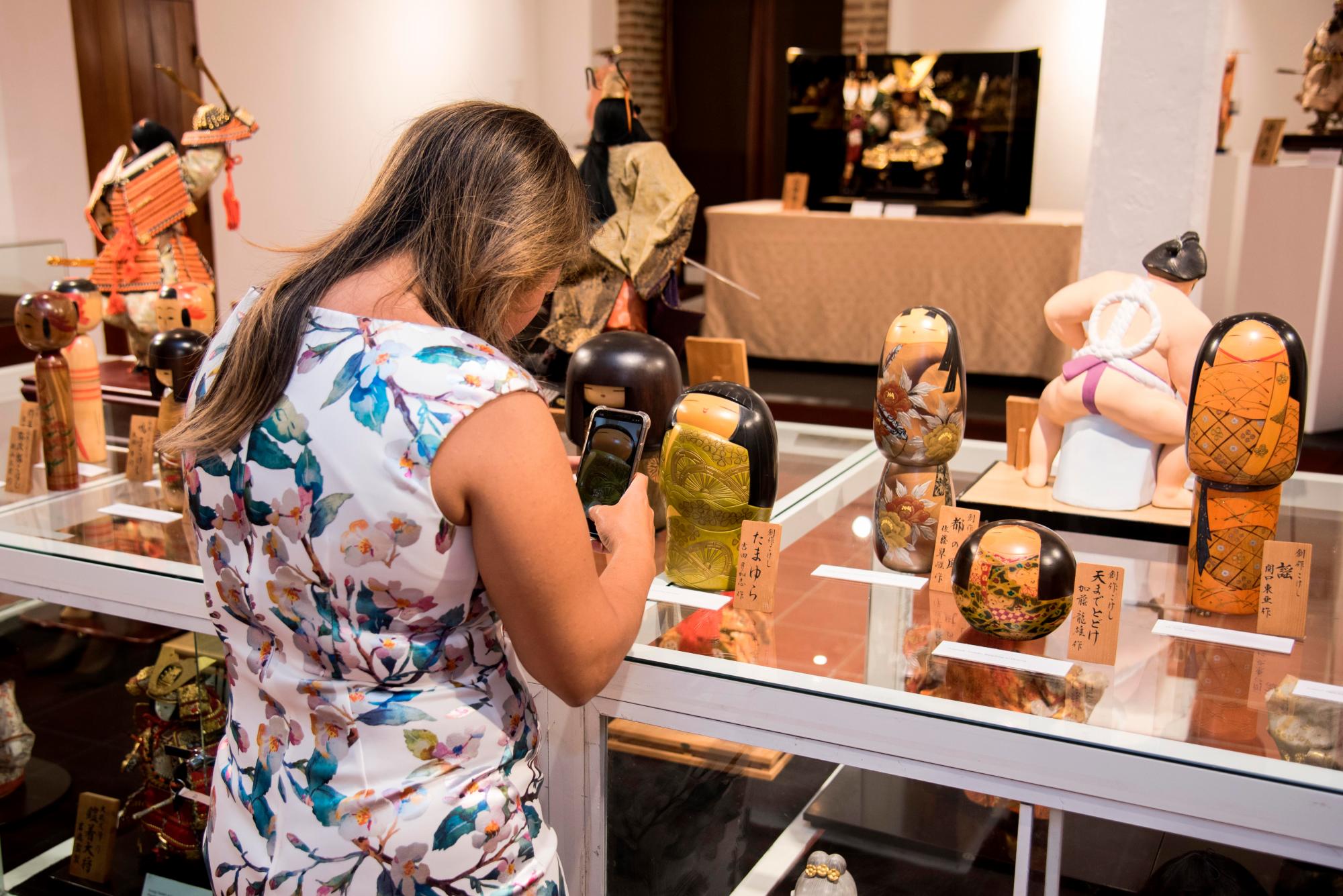 Exhibición de muñecas japonesas en la Muestra Cultural Japón-República Dominicana en el Centro Cultural Banreservas 
