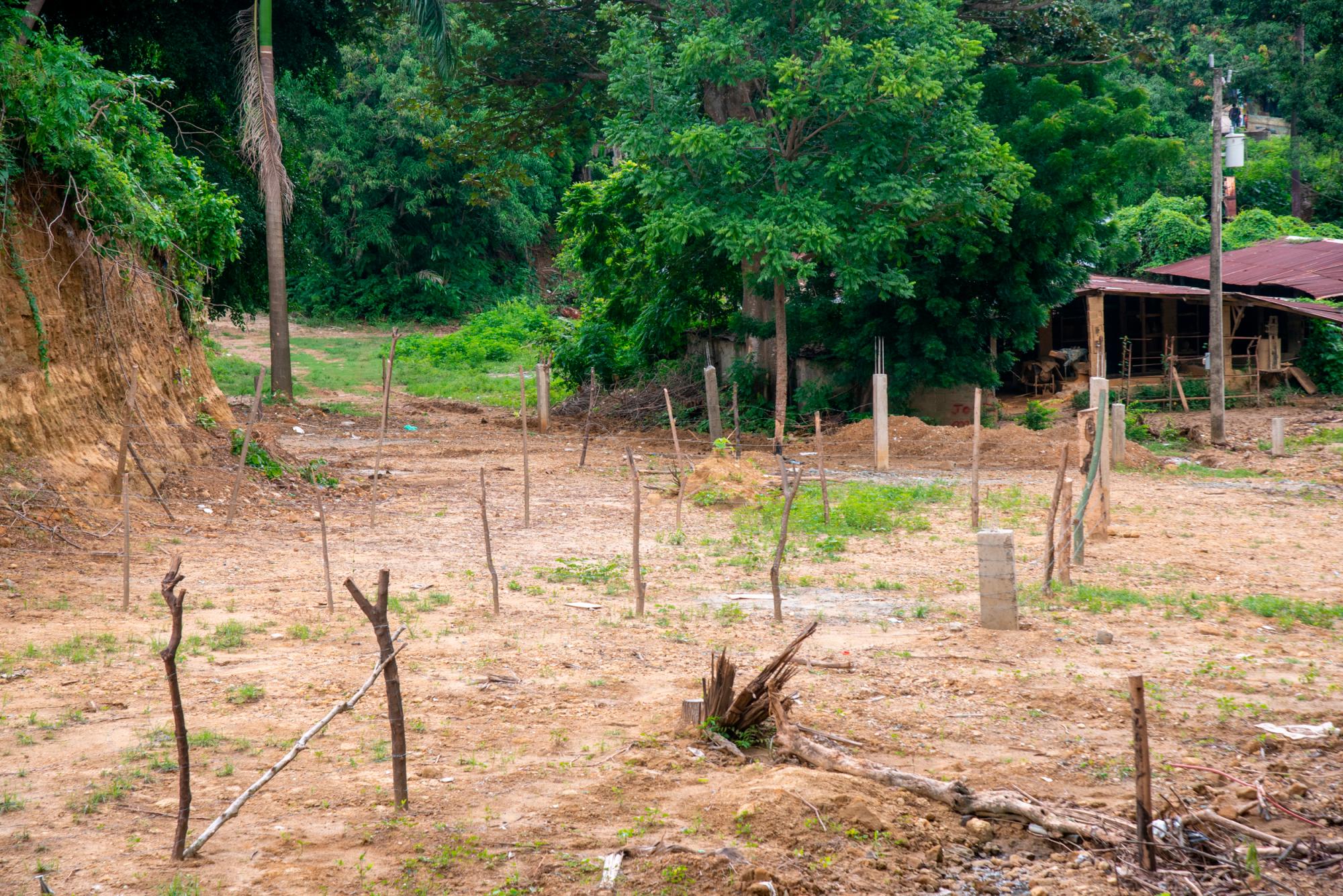 En la parte Este, la gente marca solares.