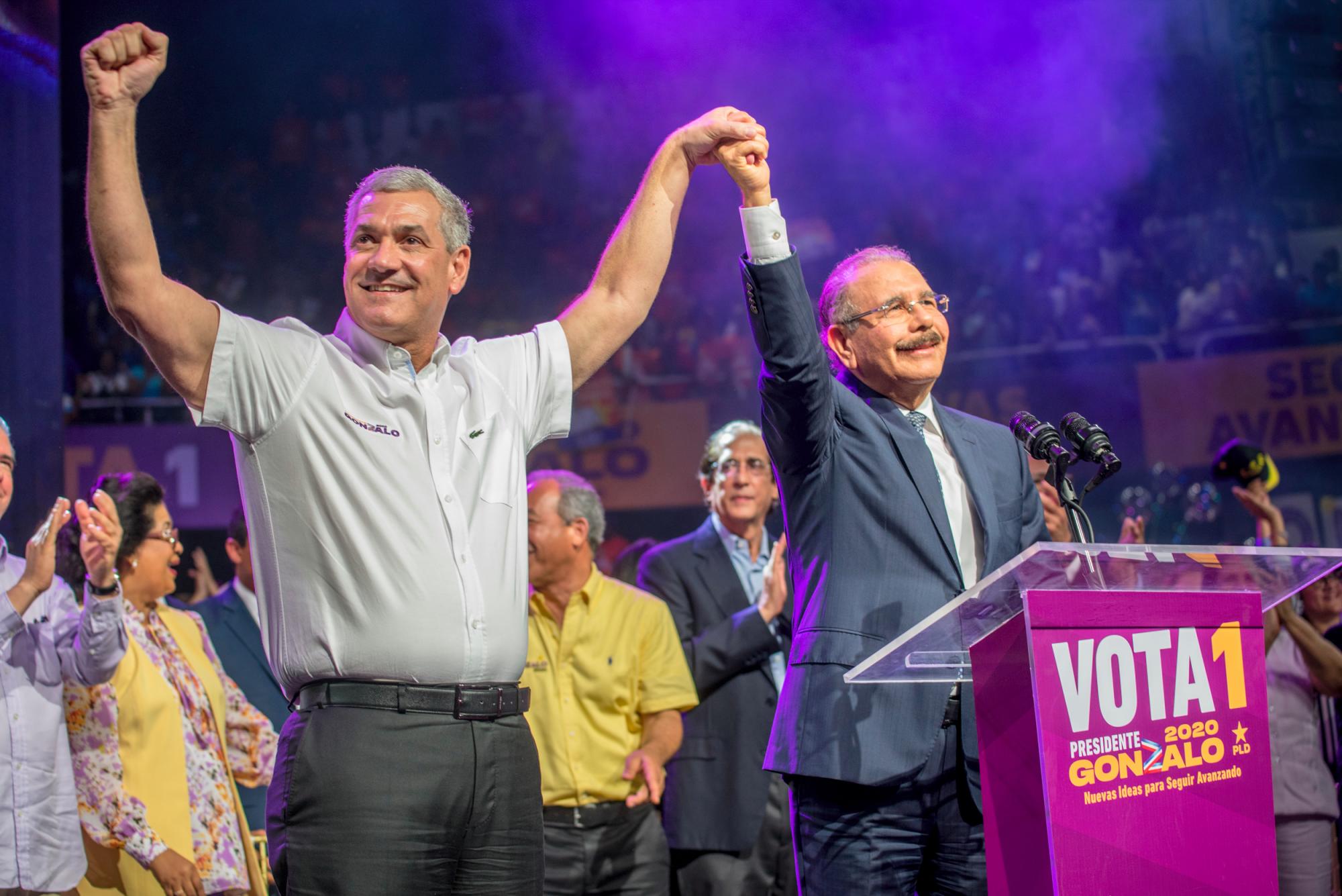 Gonzalo Castillo recibió el apoyo del presidente Danilo Medina durante el cierre de su precampaña.