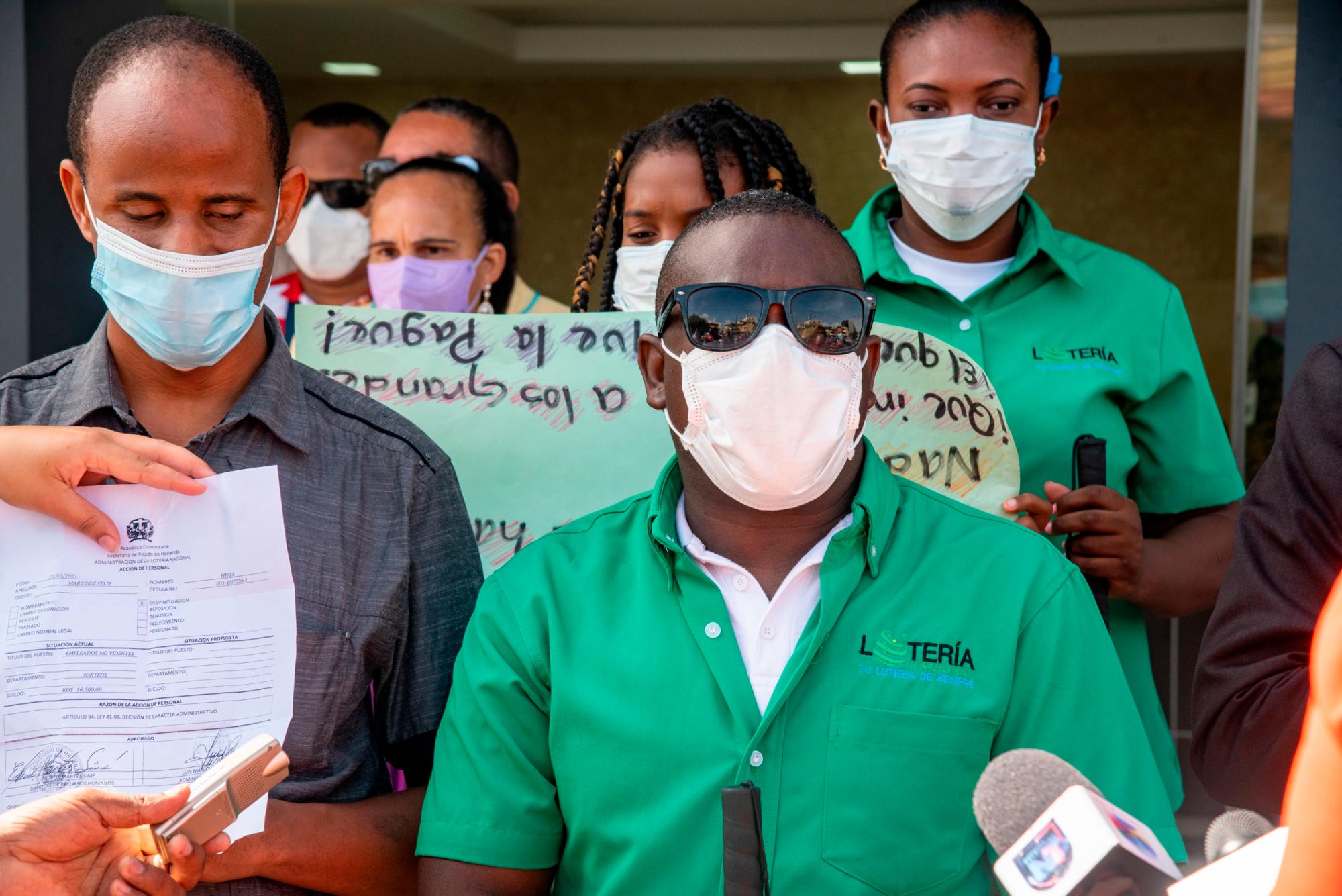 Henry Martínez ofrece explicaciones sobre las cancelaciones.   