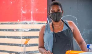 Con un carrito de frituras, saca a tres hijos adelante en tiempos de pandemia