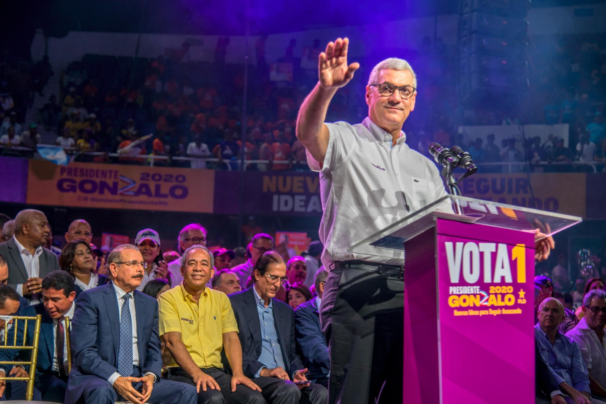 Gonzalo Castillo durante el cierre de su precampaña presidencial.