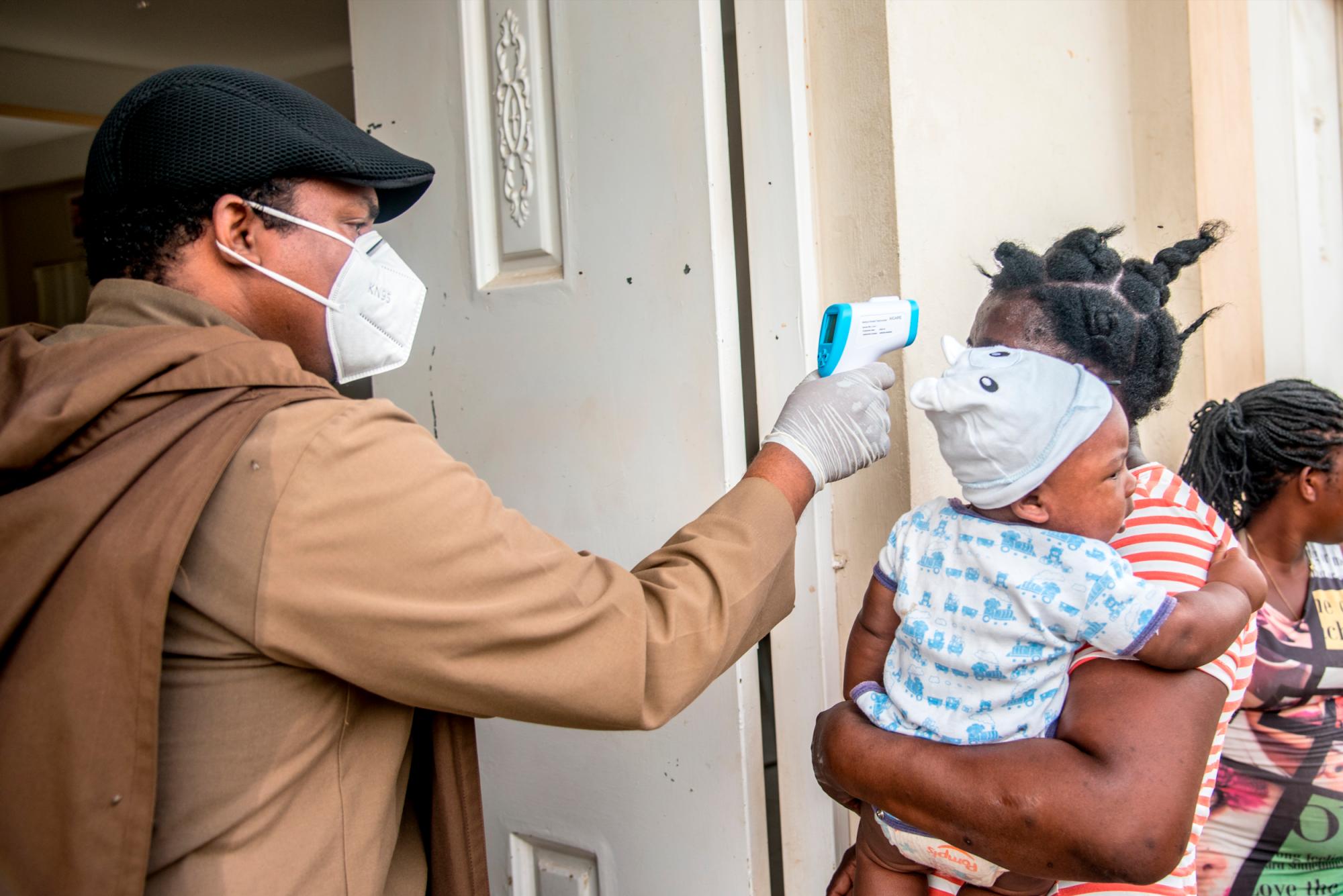Algunas personas se quedaron esperando donaciones, pero no había para todos.