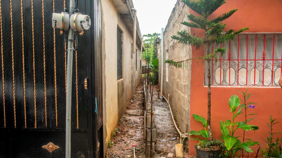 Vecinos enfrentados por terreno colindante en Santo Domingo Oeste