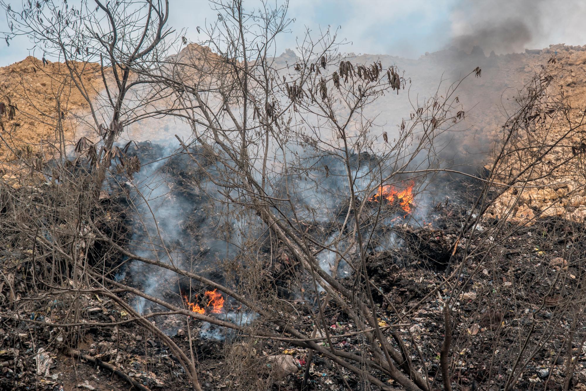 Conatos como este ocurren con regularidad en el botadero.