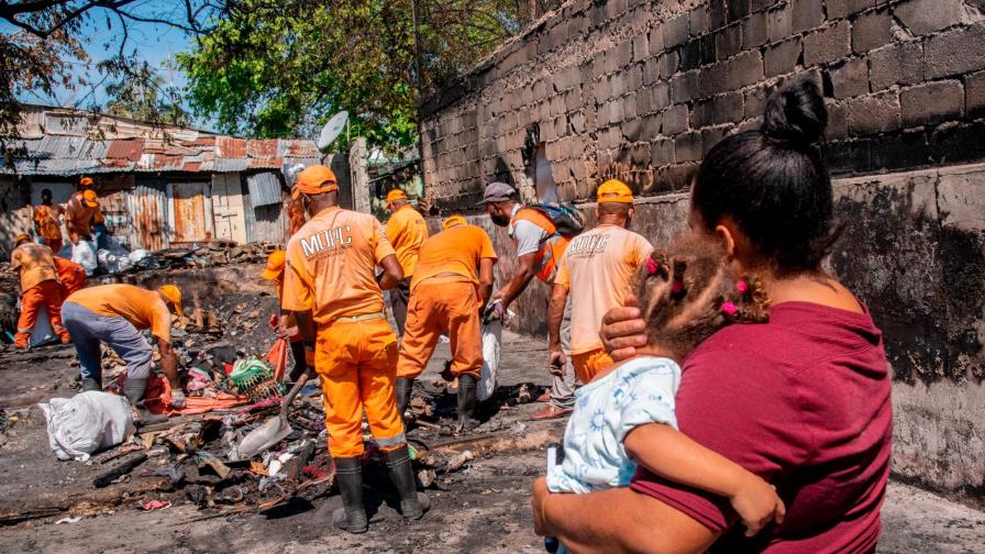 Unos 20 menores quedaron sin hogar tras fuego en San Carlos Unos 20 menores quedaron sin hogar tras fuego en San Carlos