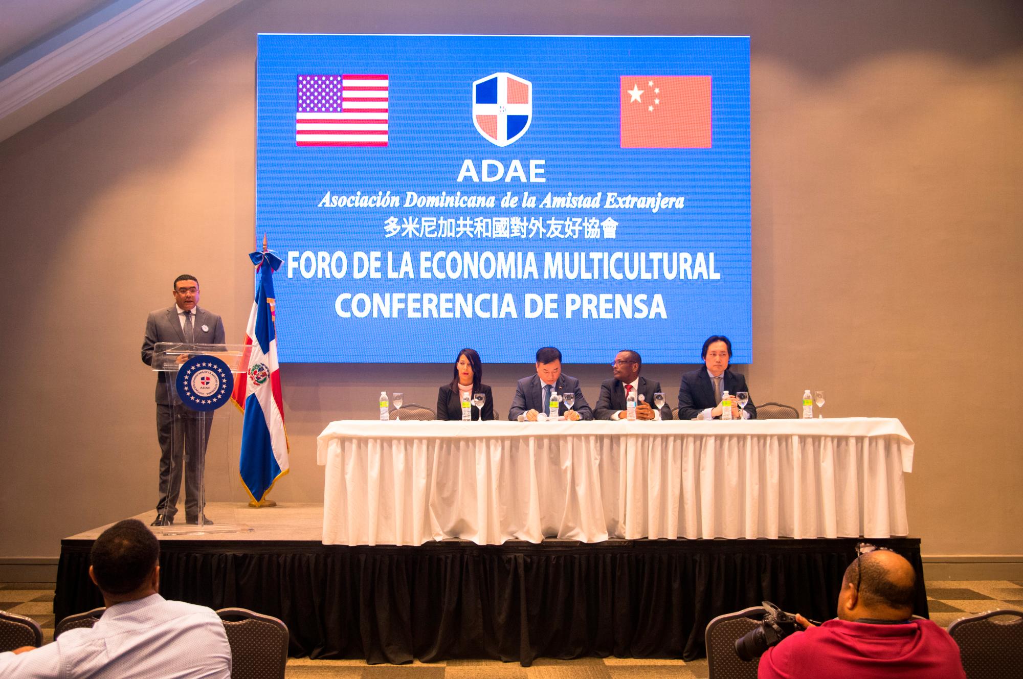Conferencia de prensa sobre el acuerdo de cooperación. 