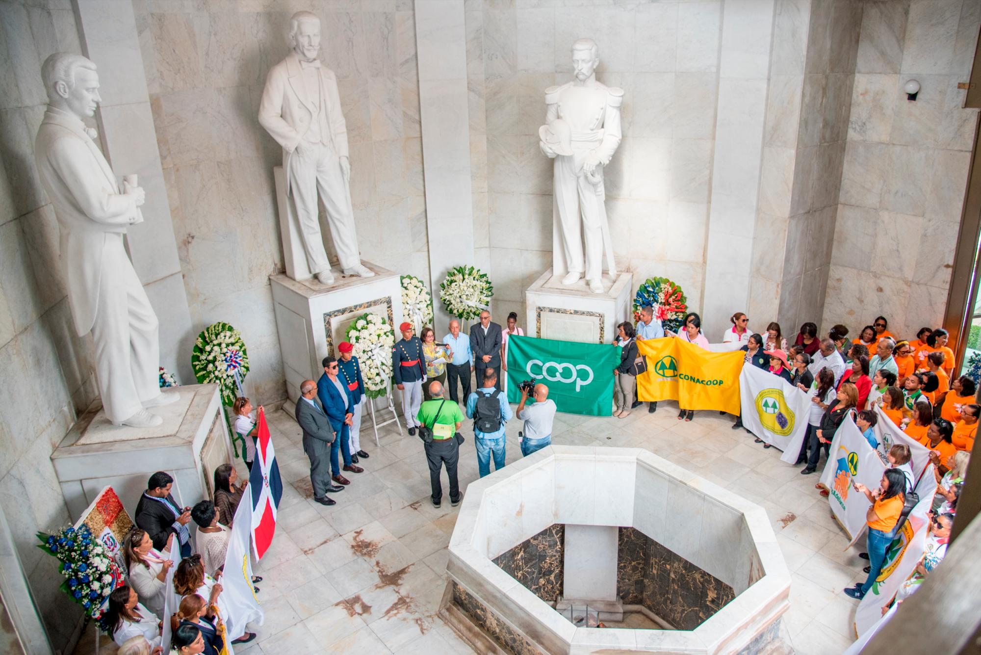 El mausoleo donde están las cenizas de los tres padres de la patria.