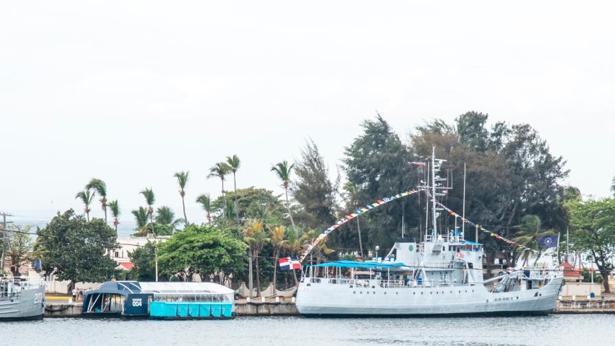 Instalan equipos y capacitan personal para el “Interceptor 004” que recogería basura de ríos