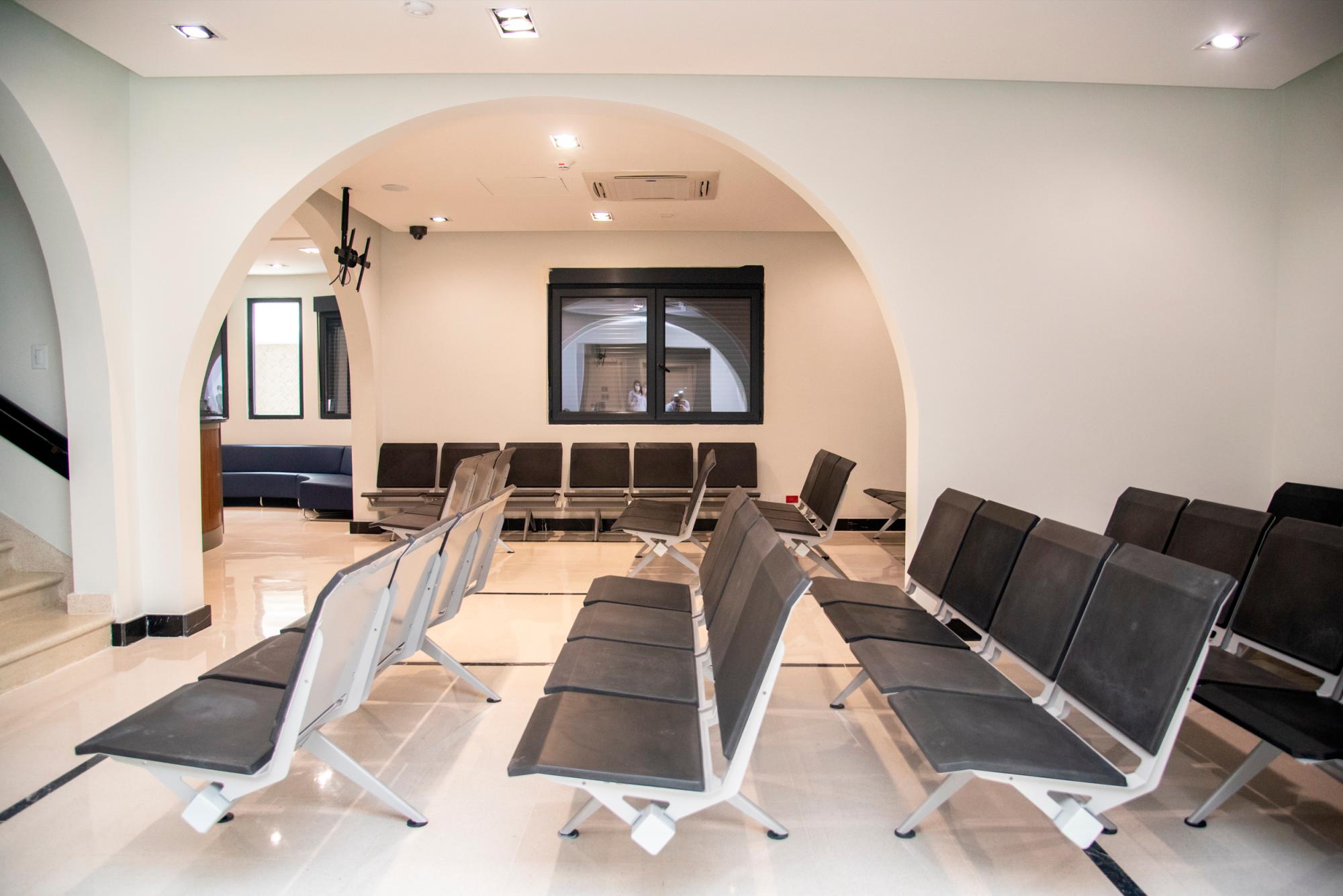 Sala de espera y recepción del nuevo Centro de Diagnóstico Especializado Dr. Joaquín Balaguer.  