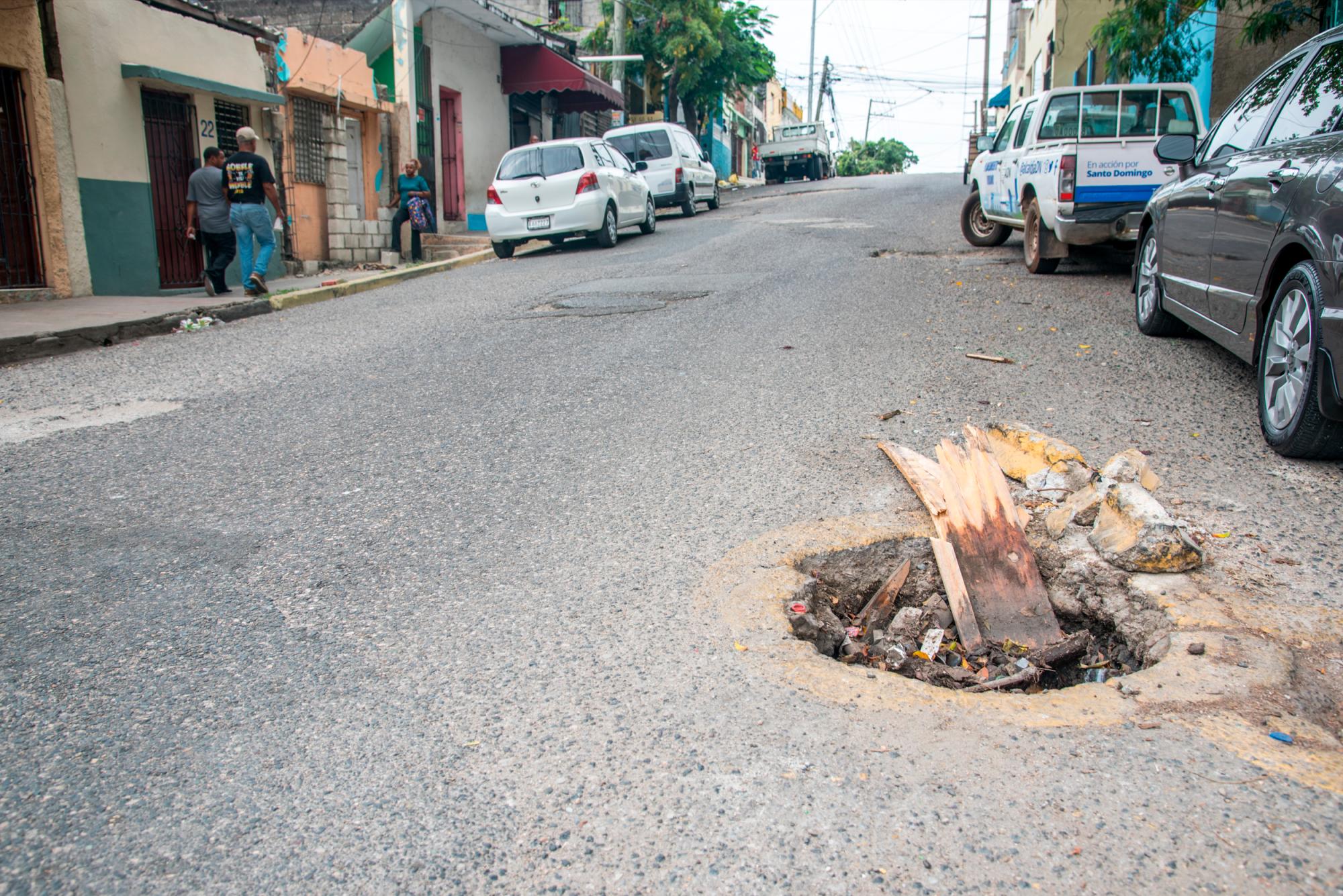 El alcantarillado sanitario colapsó en esta parte.
