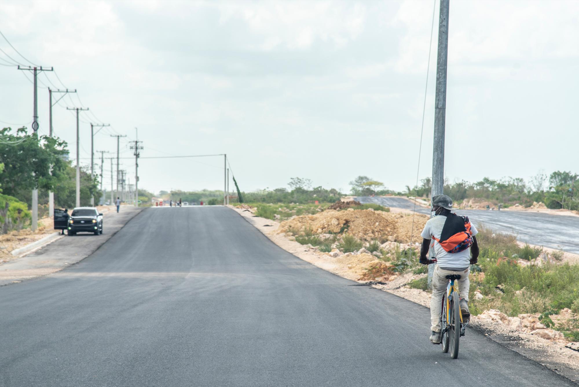 Parte de la avenida Ecológica en los nuevos tramos que ya está asfaltados.