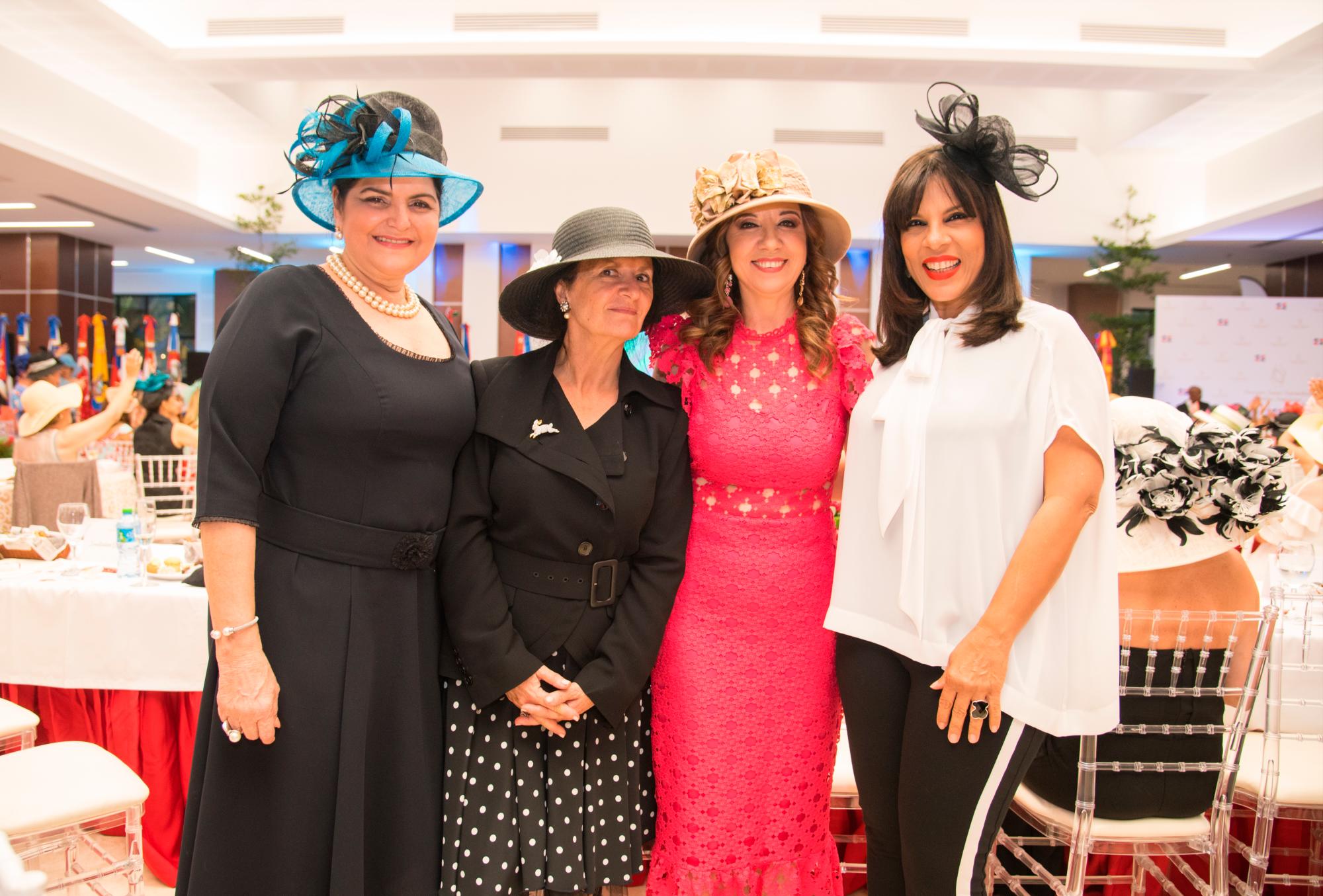 María Teresa Ermida, Elisabeth Lopinot, Rossy Rivera y Angelita García 