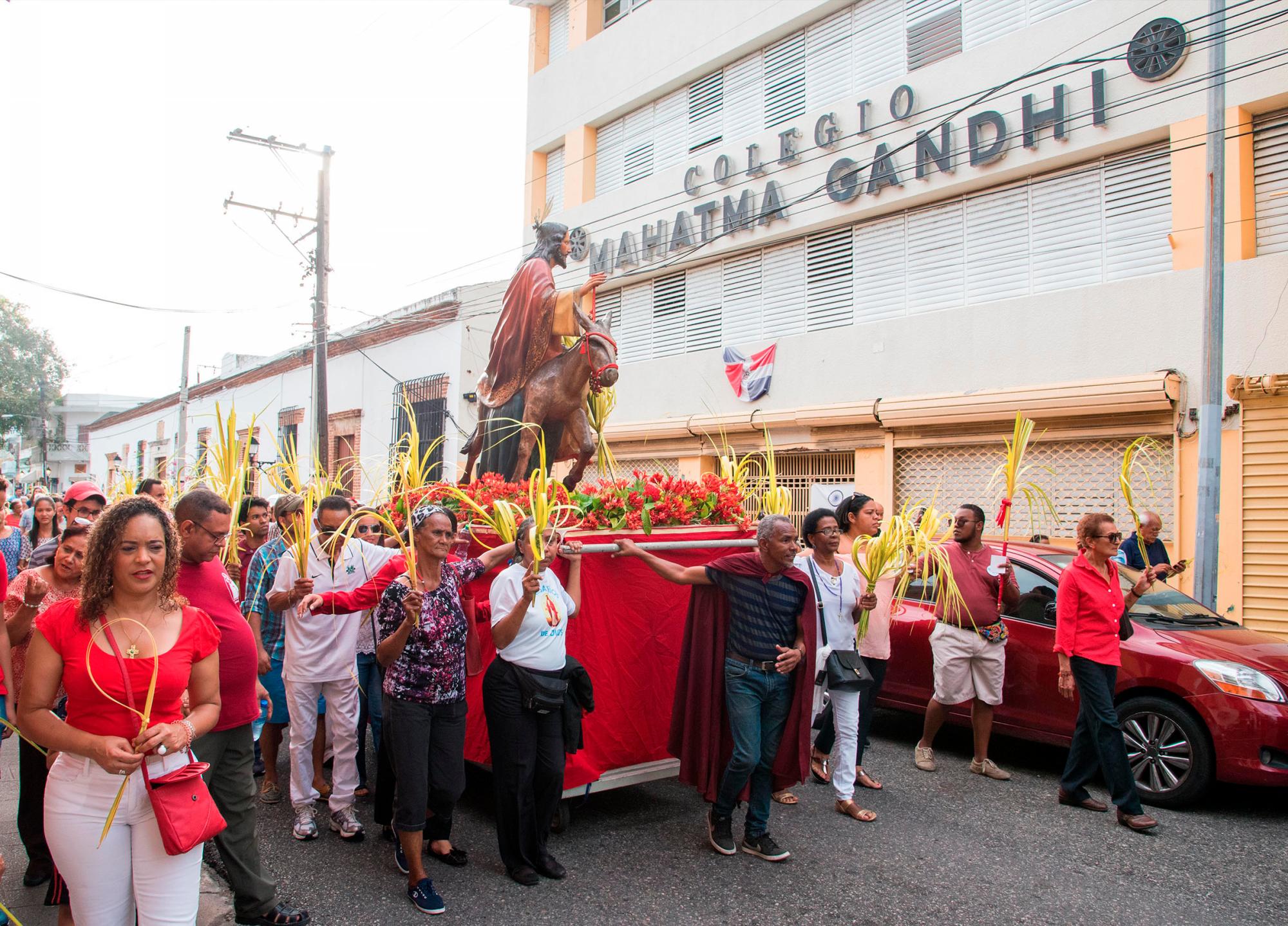 La caminata fue por varias calles de la Ciudad Colonial.
