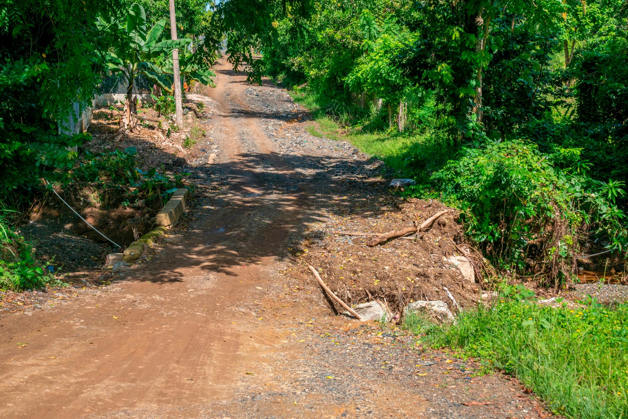 Los ríos se desbordan y la gente queda aislada.