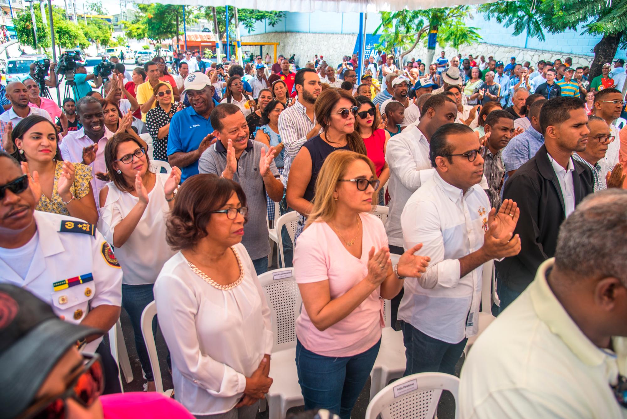Participantes en la inauguración de las obras  