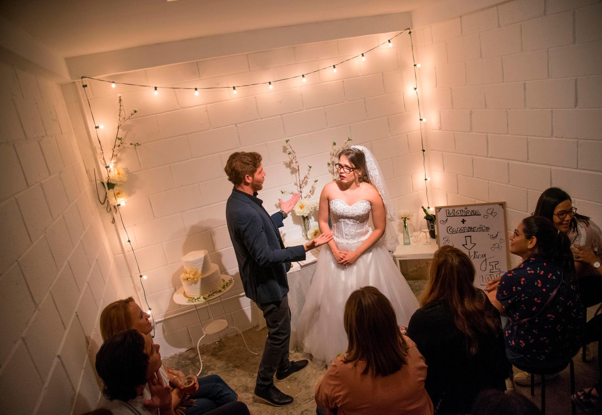 Los actores Zeny Leyva y Diego Vicos durante una de las funciones de la obra Matrimonio Sorpresa. (Juan Miguel Peña/Diario Libre)