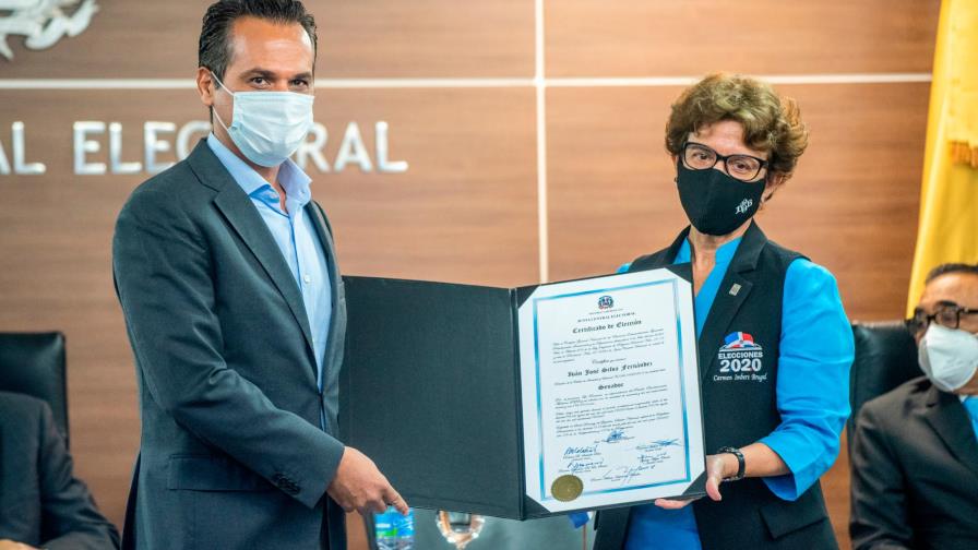 Iván Silva: “Recibo con humildad el certificado como senador por La Romana”