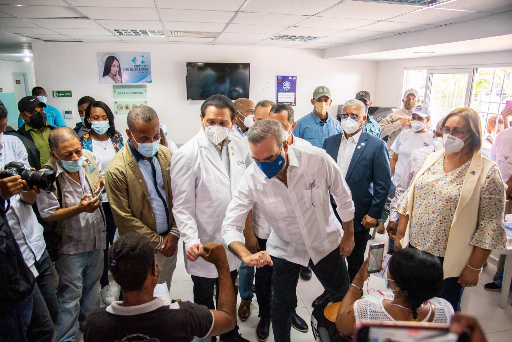 El presidente Luis Abinader viajó a diversos puntos del país para supervisar el operativo de vacunación (Foto: Juan Miguel Peña)