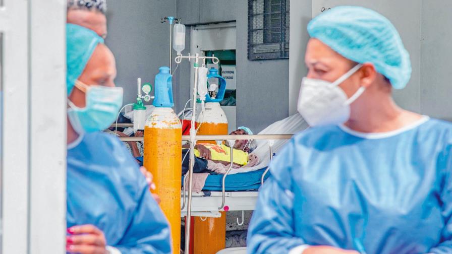 El 75 % de camas UCI para COVID-19 ocupadas en centros públicos 