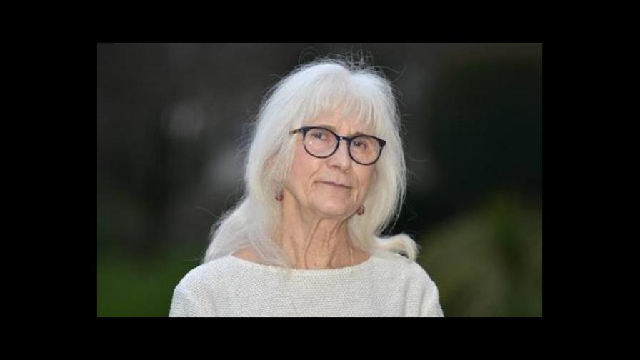 Una mujer  que no siente dolor ni ansiedad