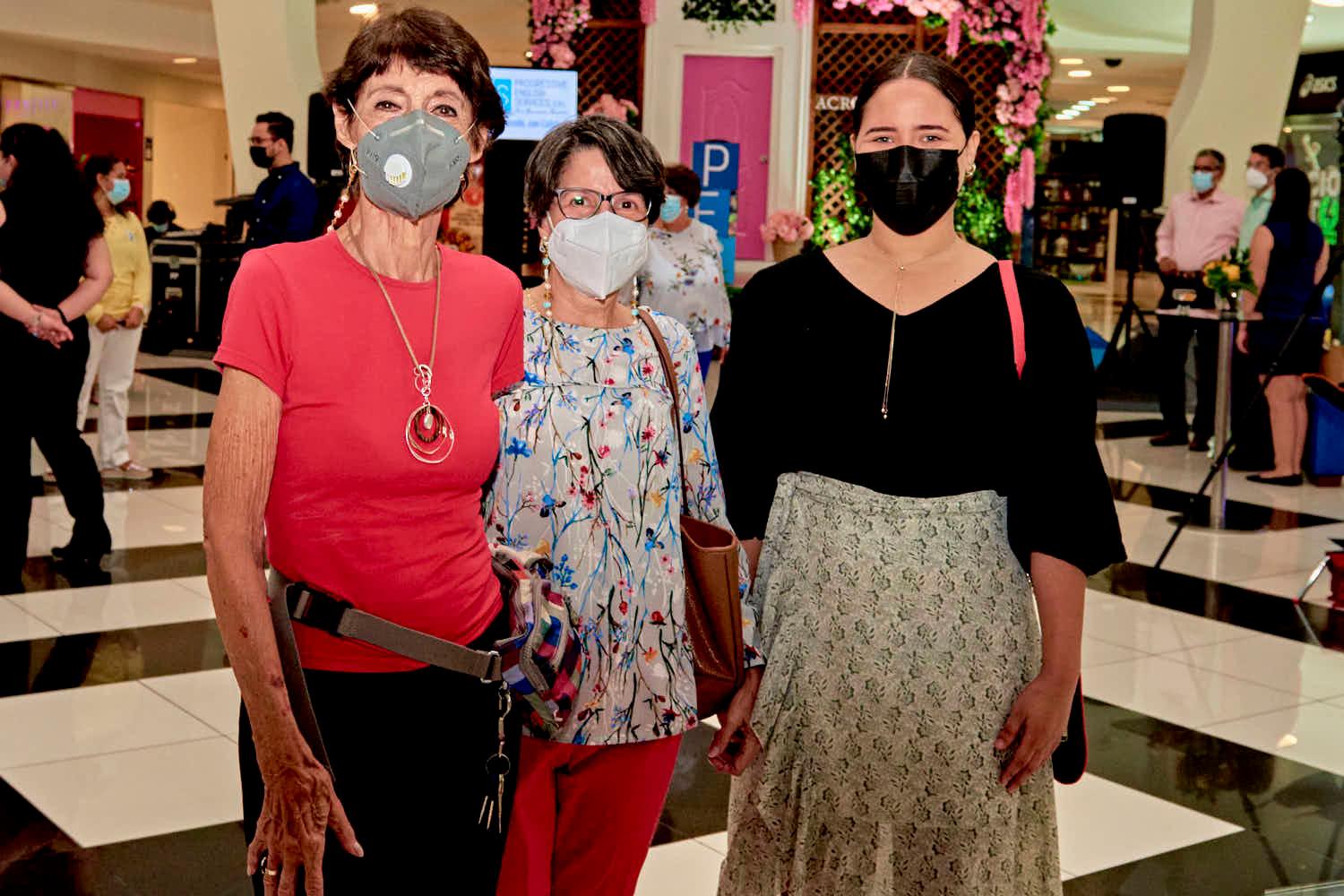 Joann Stainer, Jocelyn Núñez y Amy Ignacio.