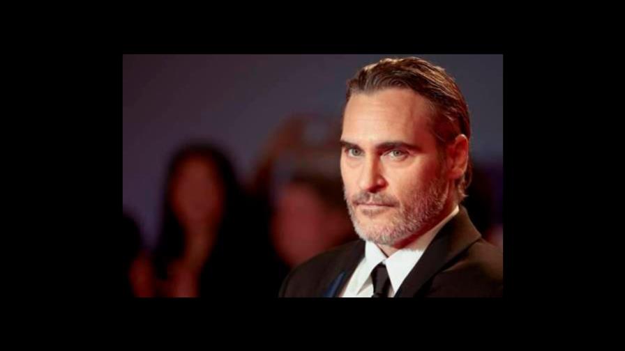 Joaquin Phoenix habla de su hijo por primer vez en crítica a leyes de EE.UU.